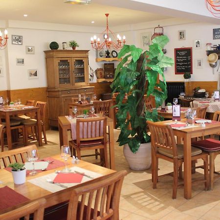 Hotel-Restaurant Les Colonnades Saint-Fulgent Zewnętrze zdjęcie