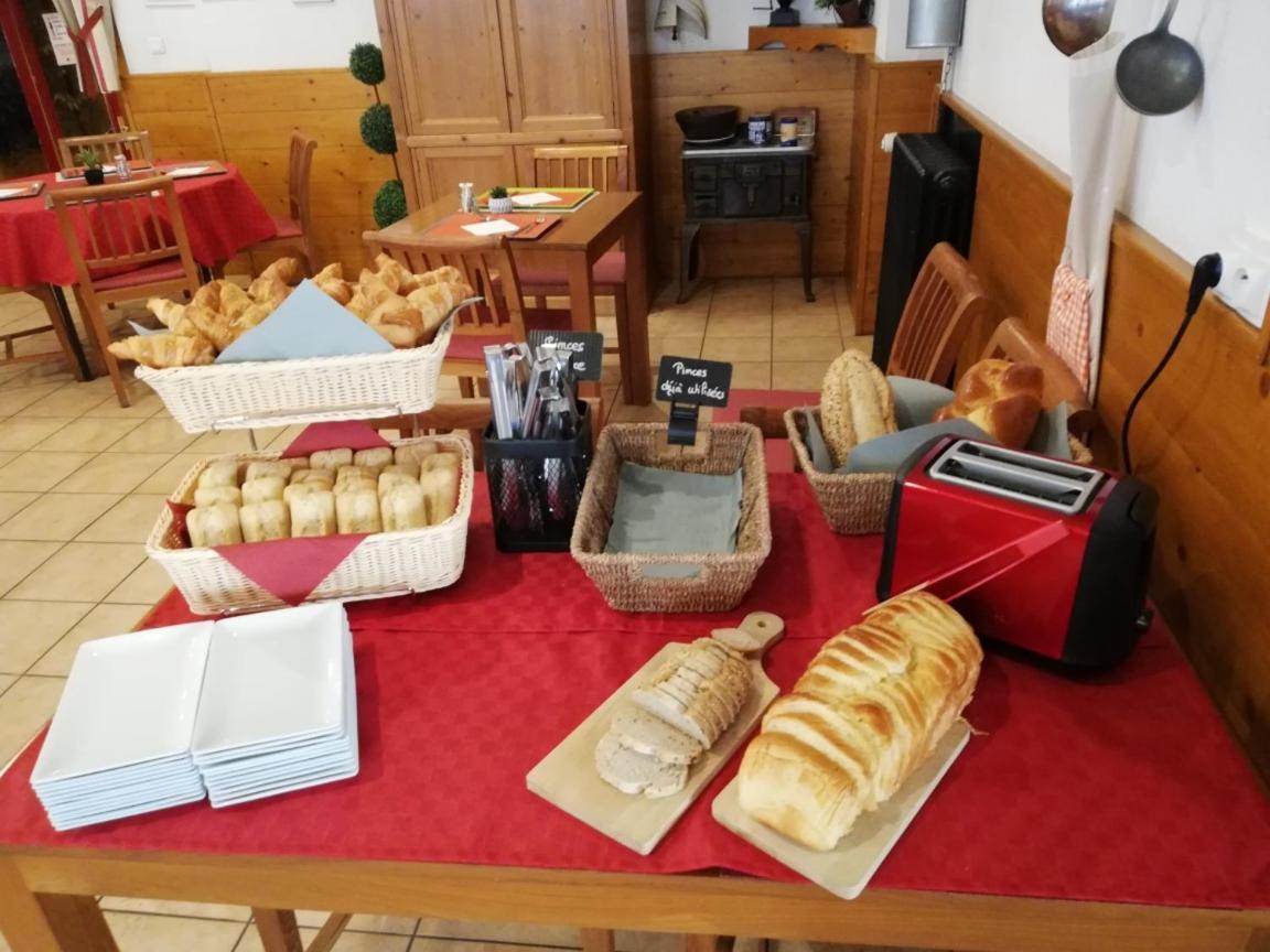 Hotel-Restaurant Les Colonnades Saint-Fulgent Zewnętrze zdjęcie